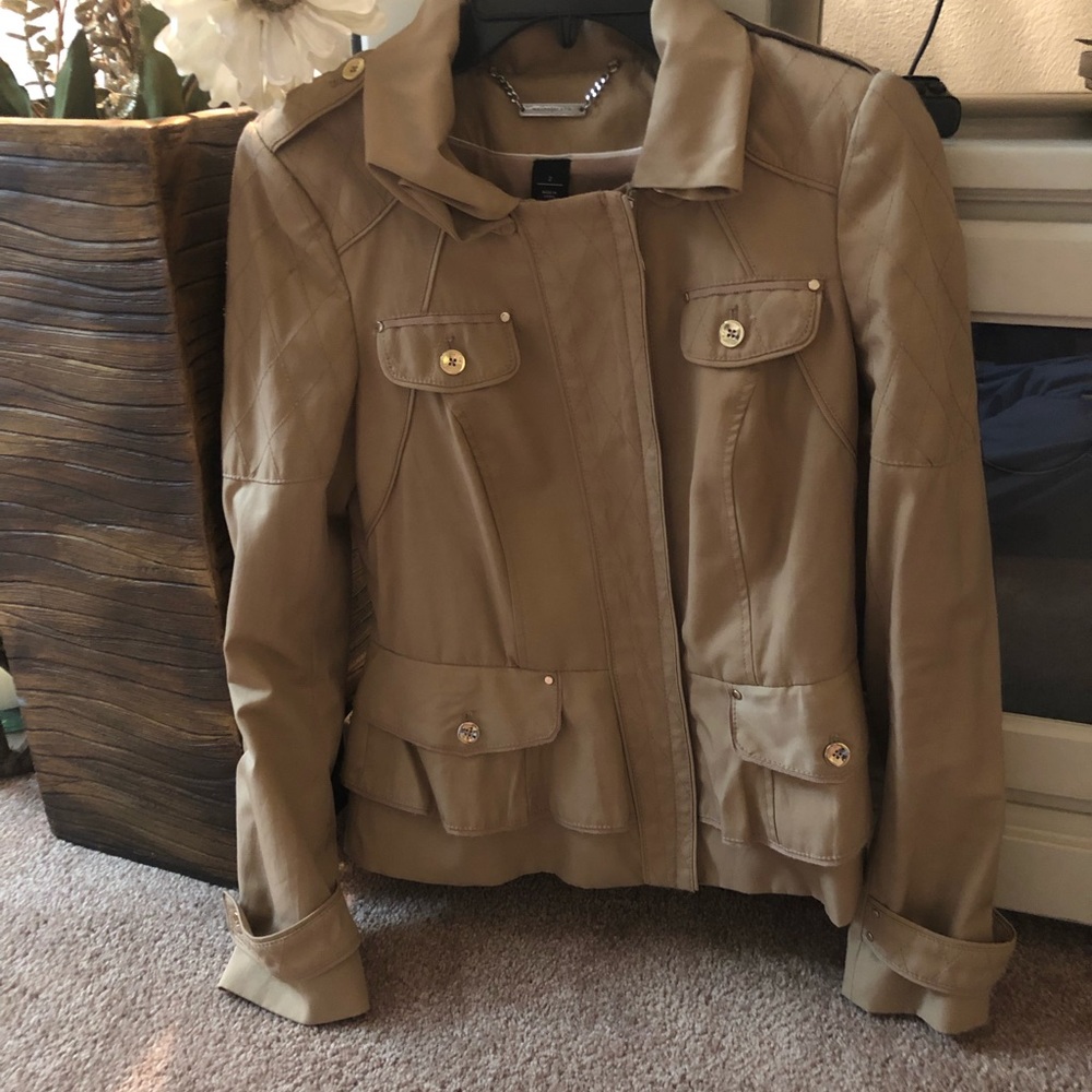 Beautiful classic caramel colored jacket. Excellent condition/Like new.